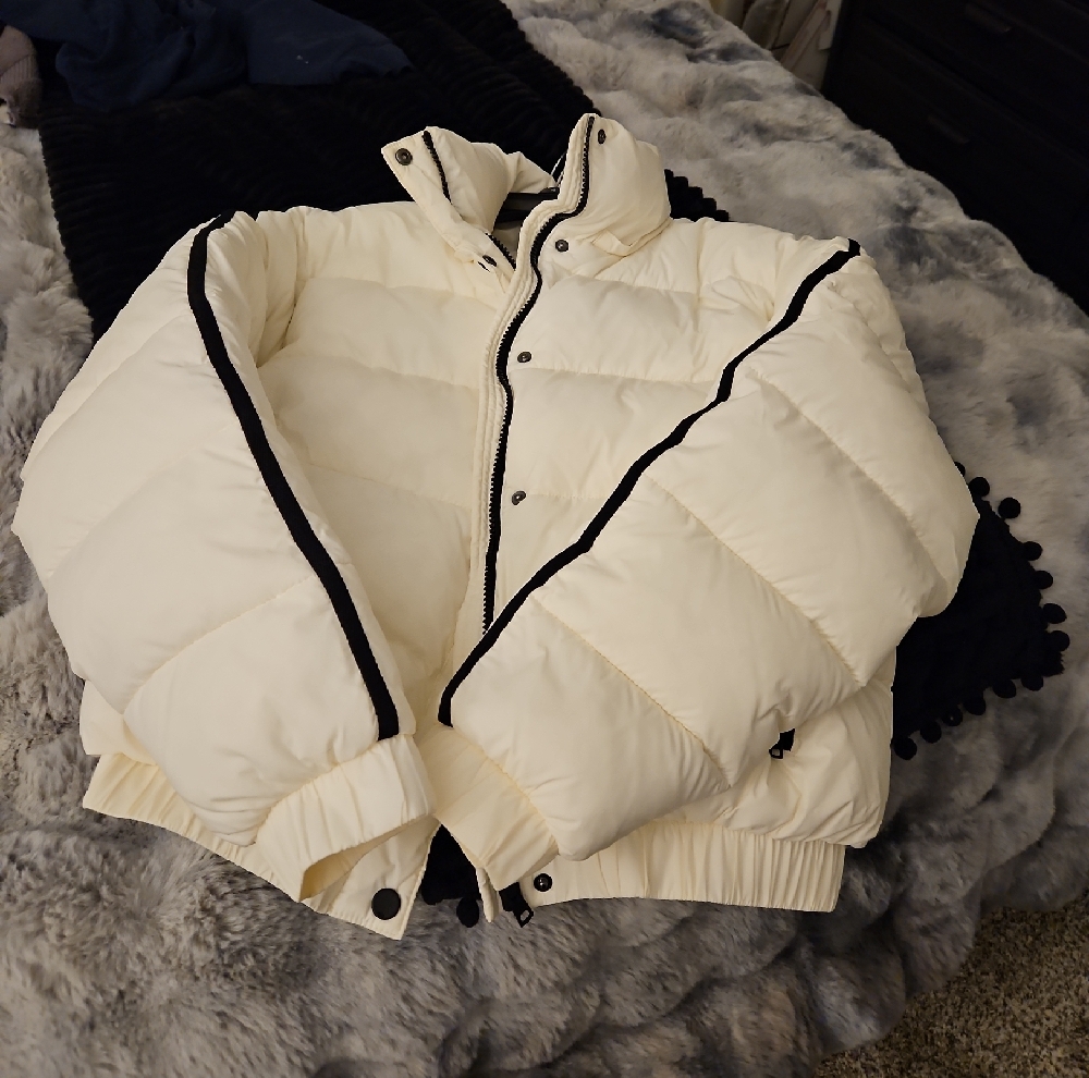 ALO Yoga Cream and Black Puffer Jacket